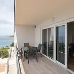 아파트 Beachfront Tic With Seaview Miletici