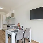 아파트 Beachfront Tic With Seaview Miletici