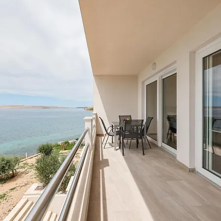 Beachfront Tic With Seaview * Miletici