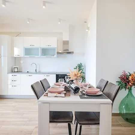 Beachfront Tic With Seaview Apartment *