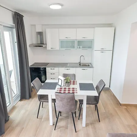 Beachfront Tic With Seaview Miletici