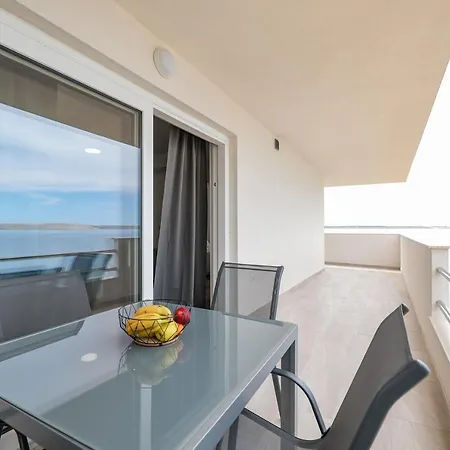 Beachfront Tic With Seaview * Miletici