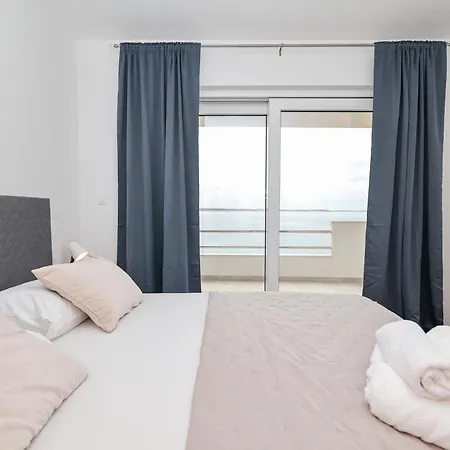 Beachfront Tic With Seaview