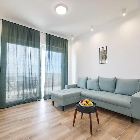 Beachfront Tic With Seaview Miletici