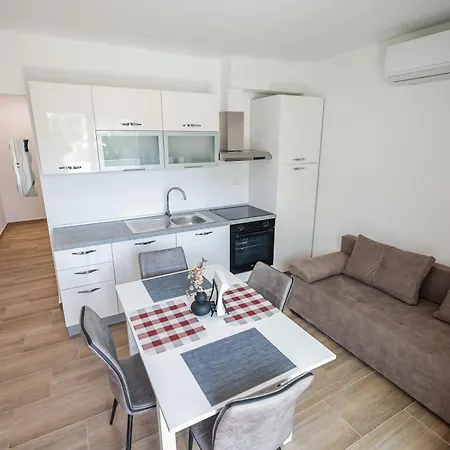 Beachfront Tic With Seaview