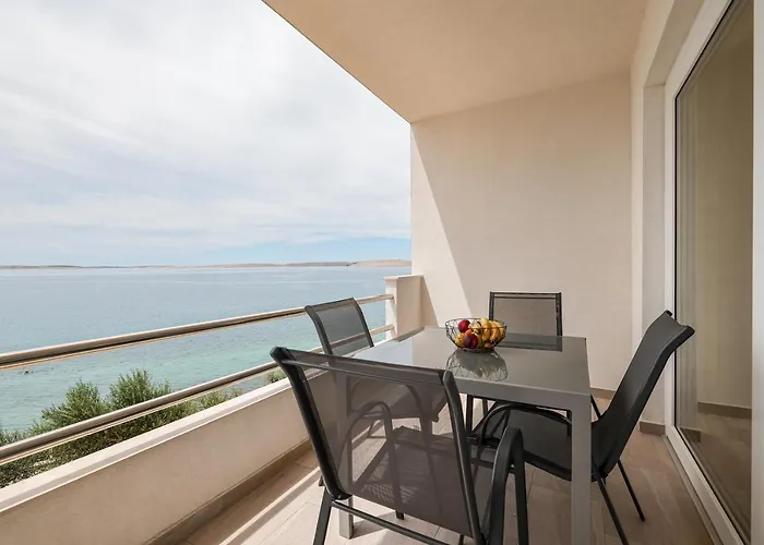 Apartman Beachfront Tic With Seaview Miletici
