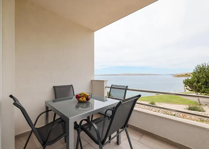 Beachfront Tic With Seaview Lejlighed