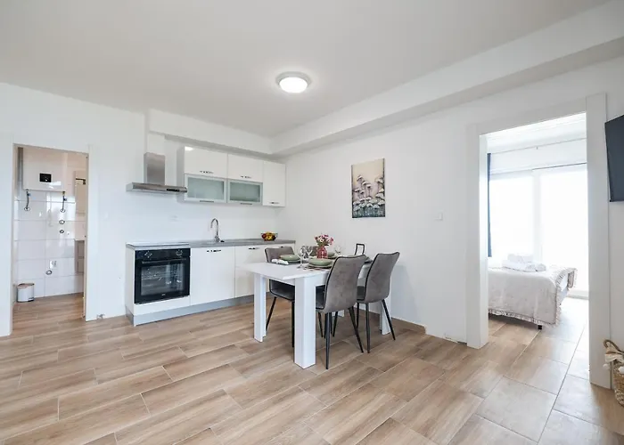 Beachfront Tic With Seaview Apartman *