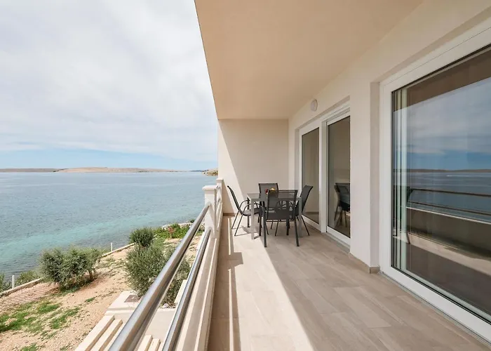 Beachfront Tic With Seaview * Miletici