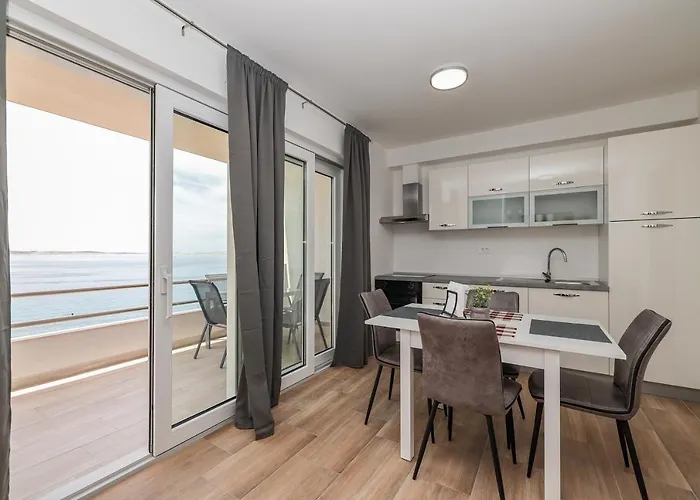 Beachfront Tic With Seaview Lejlighed Miletici