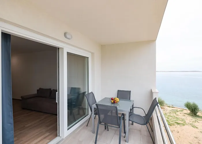 Beachfront Tic With Seaview * Miletici