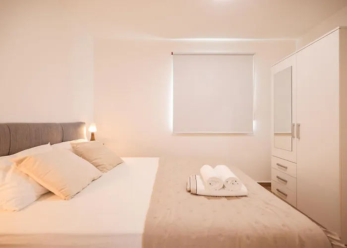 Beachfront Tic With Seaview Lejlighed Miletici