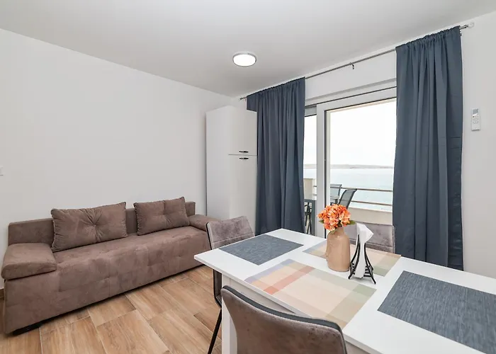 Beachfront Tic With Seaview