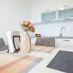 Beachfront Tic With Seaview Apartman *