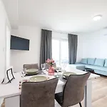 Beachfront Tic With Seaview Apartman