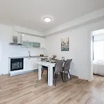 Beachfront Tic With Seaview Apartman *