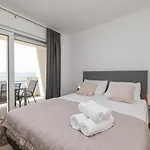 Апартаменты Beachfront Tic With Seaview
