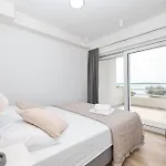 Beachfront Tic With Seaview Апартаменты *