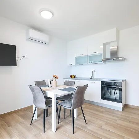 Beachfront Tic With Seaview Appartamento *