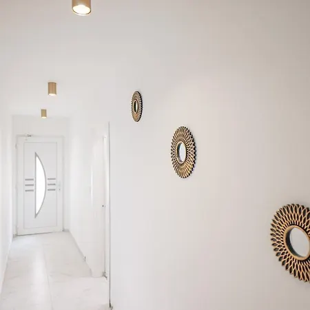 Beachfront Tic With Seaview Miletici