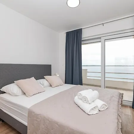 Beachfront Tic With Seaview Miletici