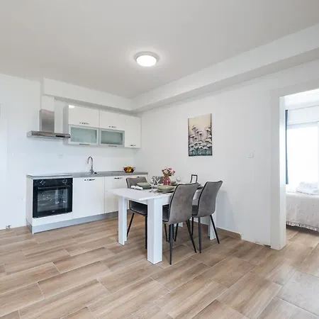 Beachfront Tic With Seaview Apartment *