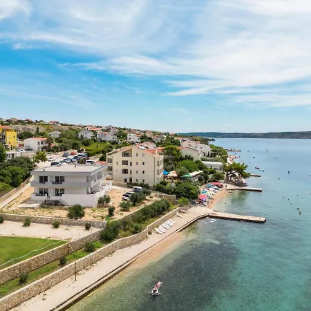Beachfront Tic With Seaview Apartment