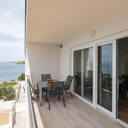 아파트 Beachfront Tic With Seaview Miletici