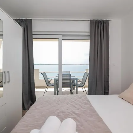 Apartment Beachfront Tic With Seaview Miletici
