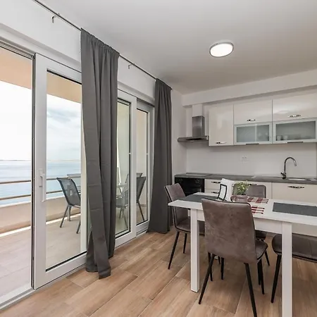 Beachfront Tic With Seaview Apartment Miletici