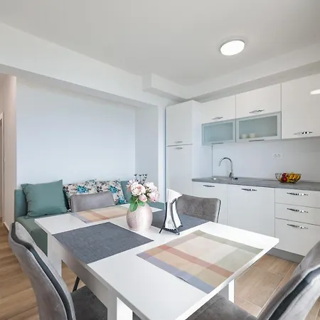 Apartment Beachfront Tic With Seaview Miletici