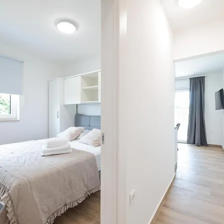 Beachfront Tic With Seaview Miletici