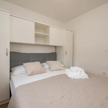 Beachfront Tic With Seaview *