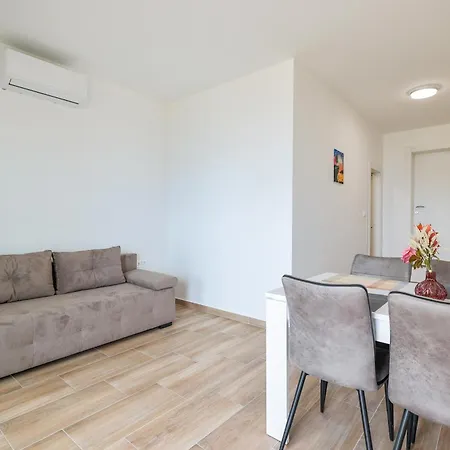 아파트 Beachfront Tic With Seaview Miletici