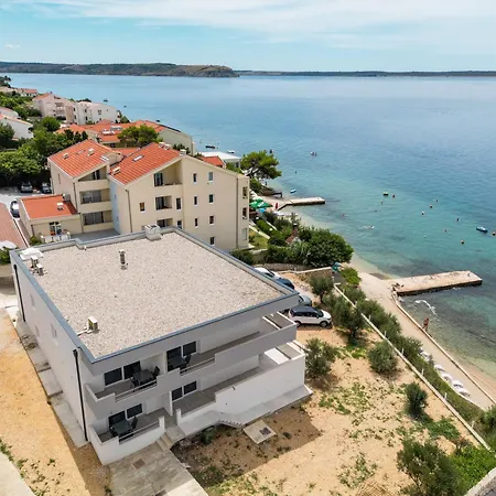 Beachfront Tic With Seaview *