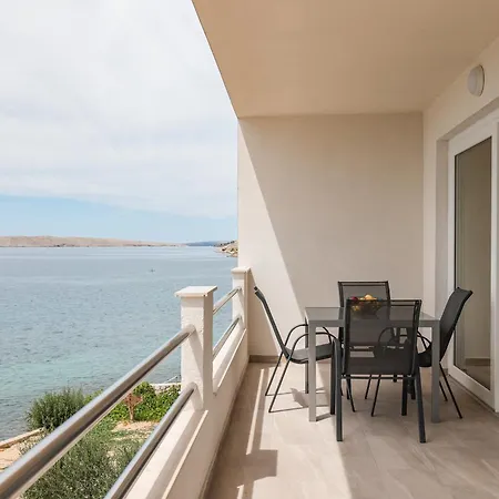 Beachfront Tic With Seaview Apartman