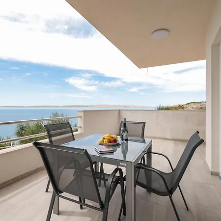 Beachfront Tic With Seaview Apartman *