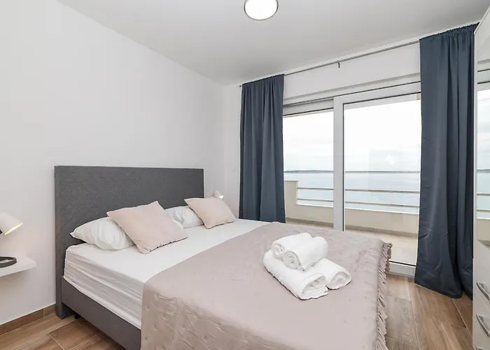 Beachfront Tic With Seaview Miletici