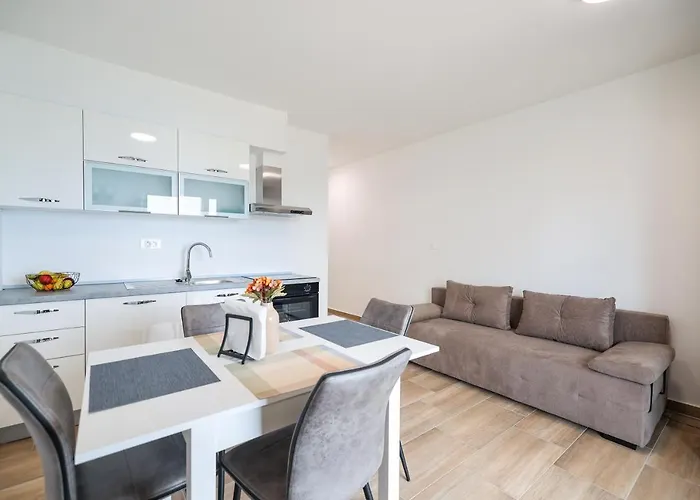 Beachfront Tic With Seaview