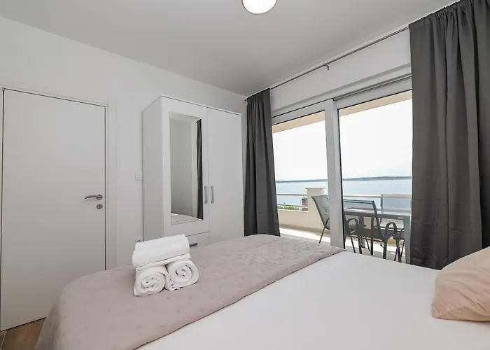 Beachfront Tic With Seaview Miletici