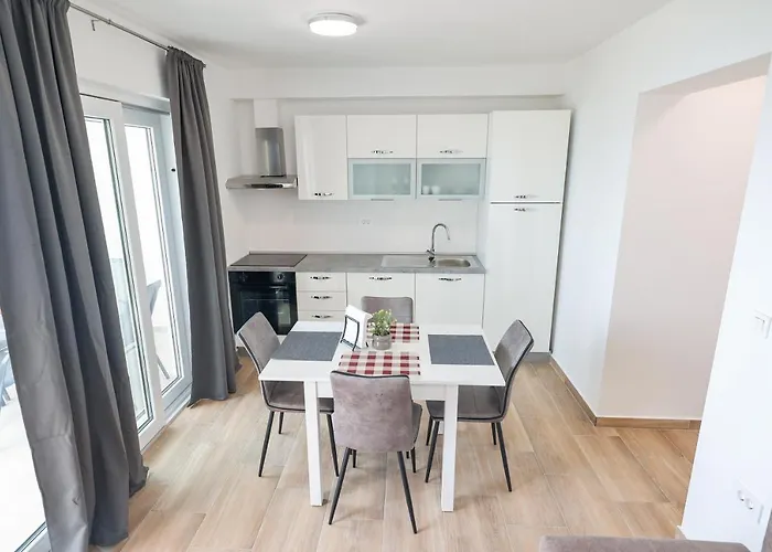 Beachfront Tic With Seaview Miletici