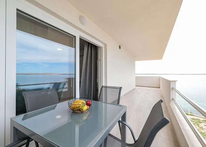 Beachfront Tic With Seaview * Miletici