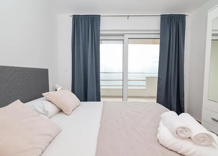 Beachfront Tic With Seaview