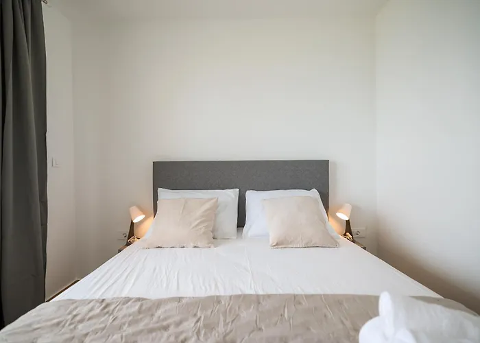 Beachfront Tic With Seaview Miletici