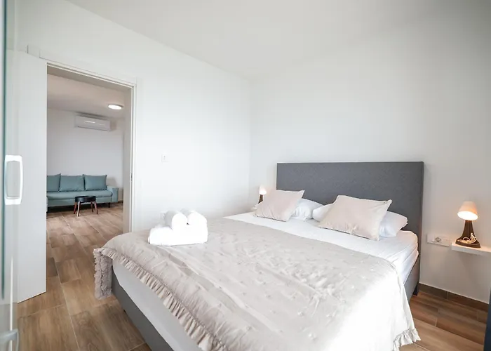 Beachfront Tic With Seaview *