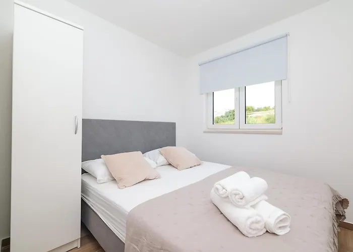 Beachfront Tic With Seaview *