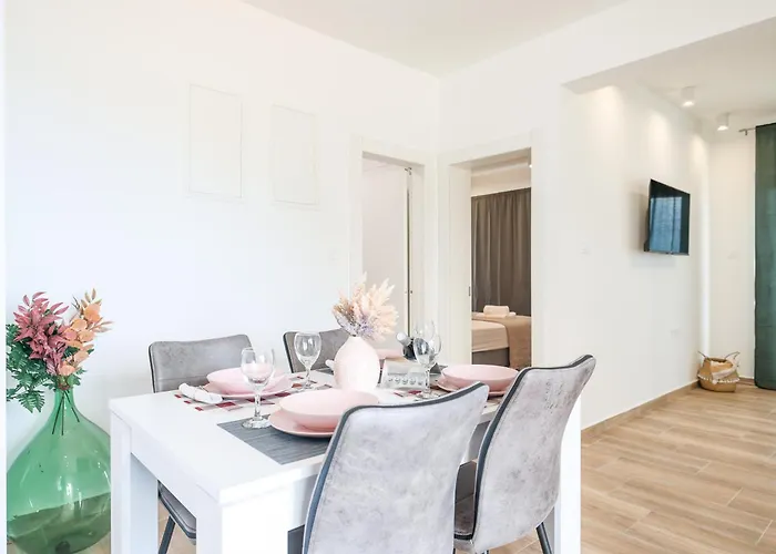 Beachfront Tic With Seaview * Miletici