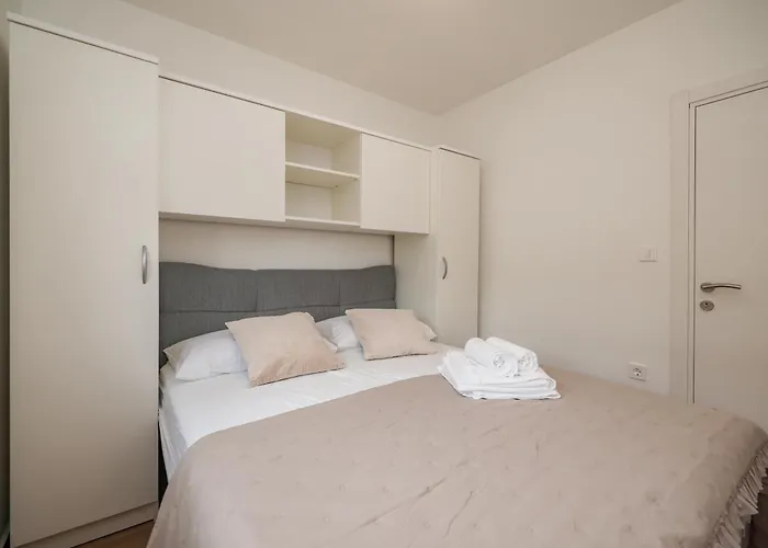 Beachfront Tic With Seaview *