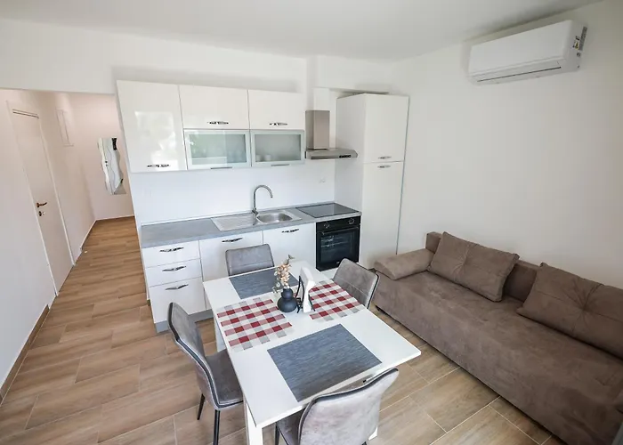 Beachfront Tic With Seaview