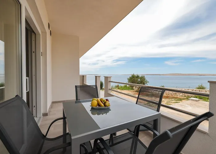 Beachfront Tic With Seaview *